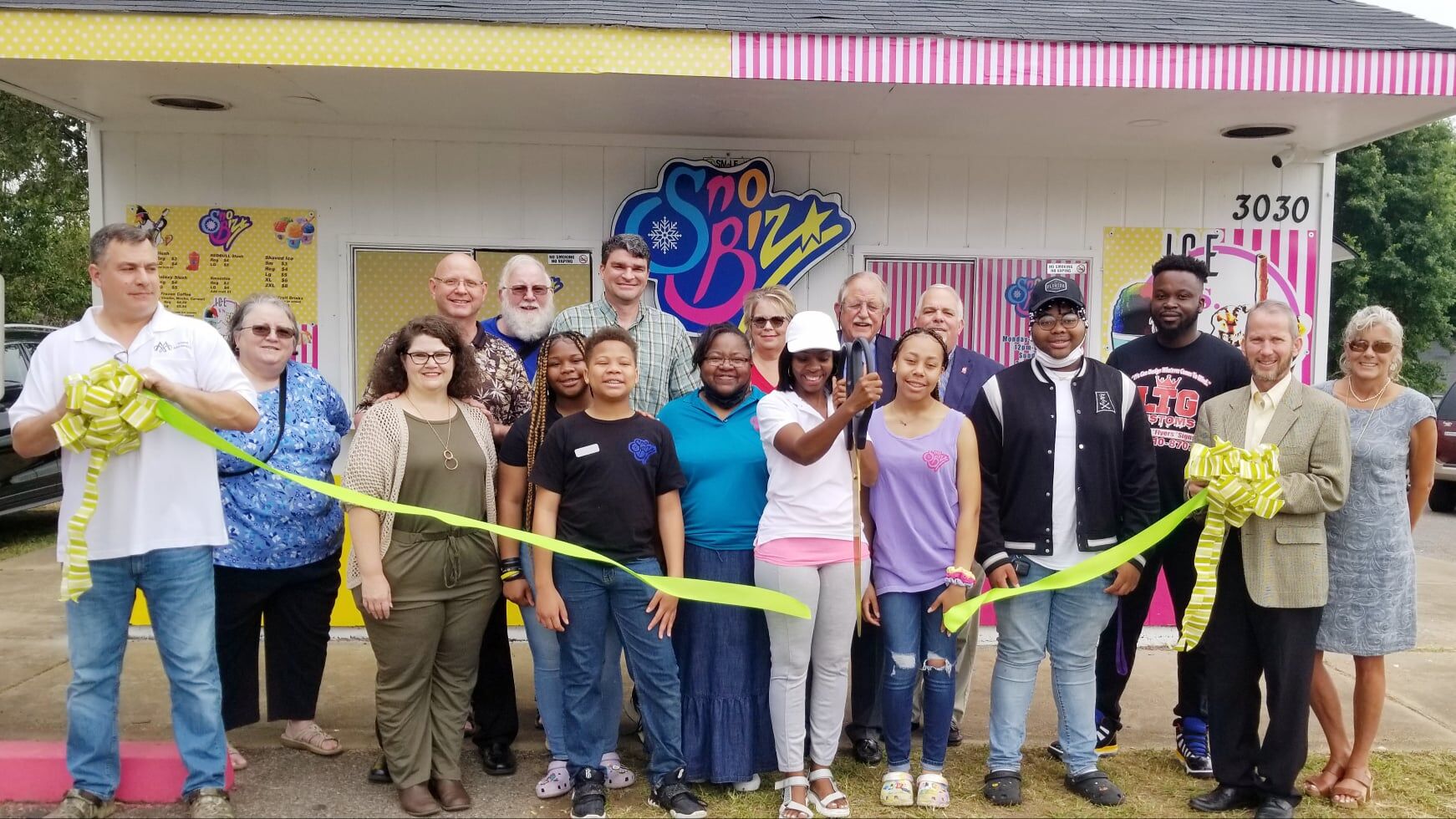 SnoBiz in Horn Lake cuts ribbon on new business